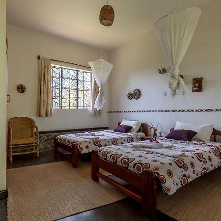 Travellers Rest Hotel Kisoro Exterior photo